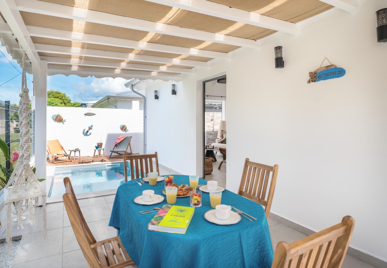 Bungalow à Saint-François - Bungalow Ama cozy à 20m de la plage