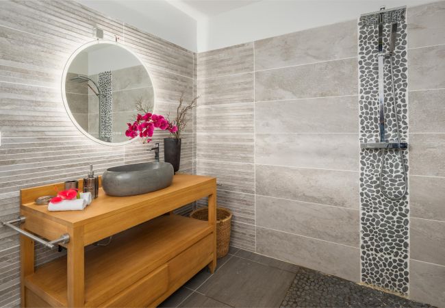 Villa in Gourbeyre - La Girafe Bleue Villa in Gourbeyre - La Girafe Bleue