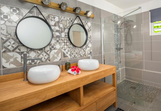 Villa in Gourbeyre - La Girafe Bleue Villa in Gourbeyre - La Girafe Bleue