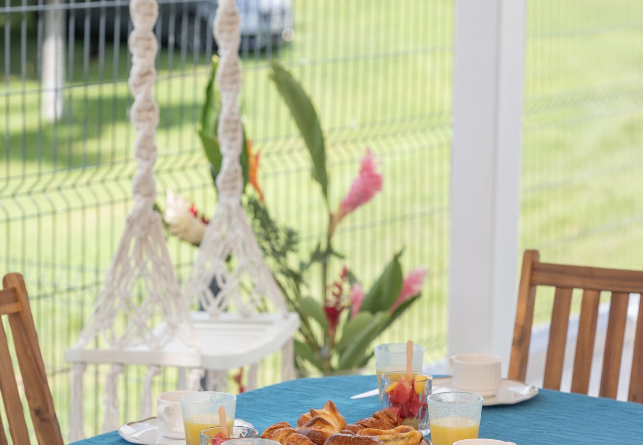 Bungalow in Saint-François - Bungalow Ama cozy à 20m de la plage