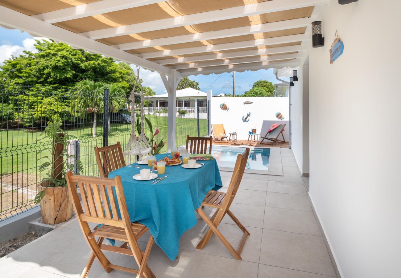 Bungalow in Saint-François - Bungalow Ama cozy à 20m de la plage