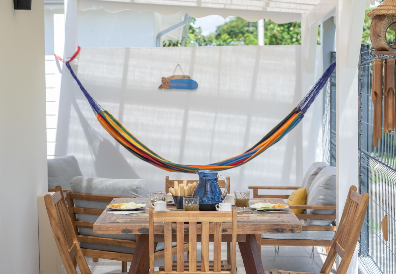 Bungalow in Saint-François - Bungalow ITA cozy à 20m de la plage